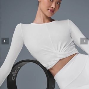 ALO Yoga White Cover Long sleeve Small